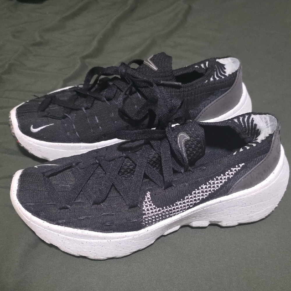 Nike Women Space Hippie 04